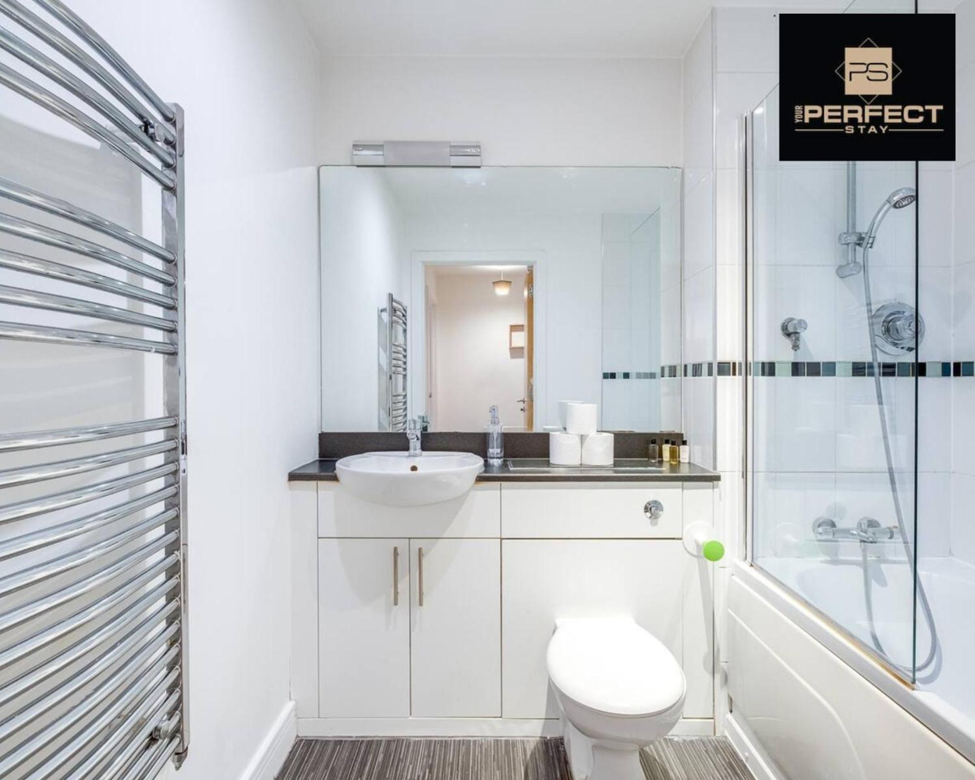 Mercury Suite City Centre Netflix Dedicated Workspace By Your Perfect Stay Short Lets バーミンガム エクステリア 写真